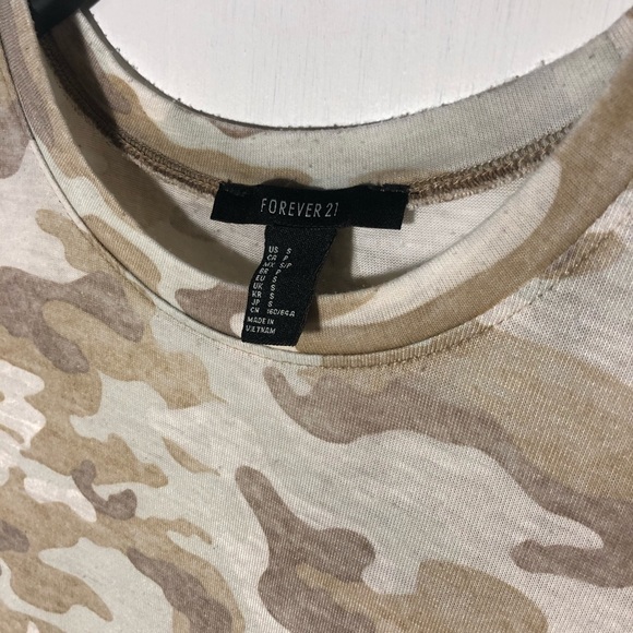 Forever21 camo top - Picture 3 of 3